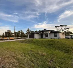 Picture of 932 Milwaukee Blvd, Lehigh Acres, FL 33974