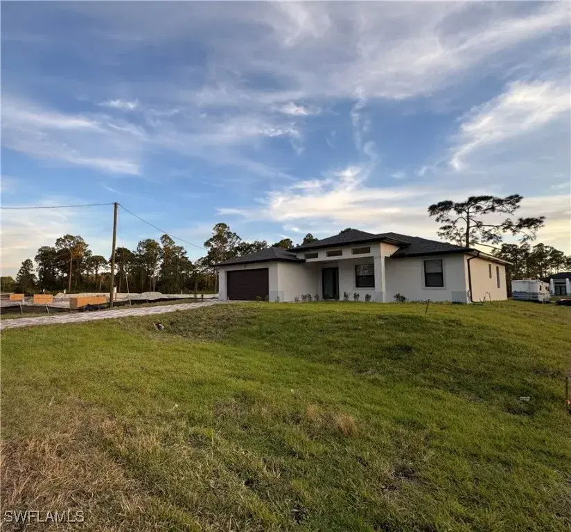Picture of 932 Milwaukee Blvd, Lehigh Acres FL 33974