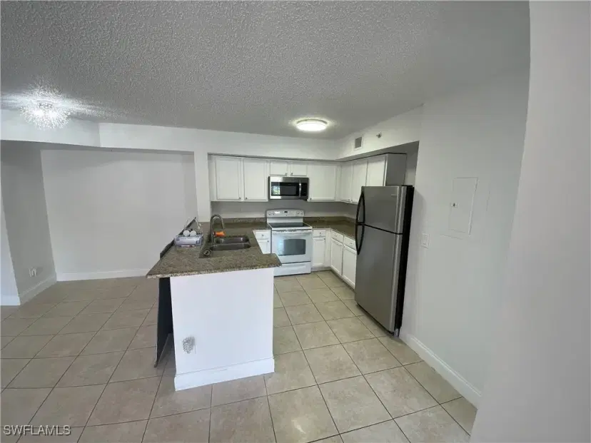 Picture of 1275 Wildwood Lakes Blvd 105, Naples FL 34104