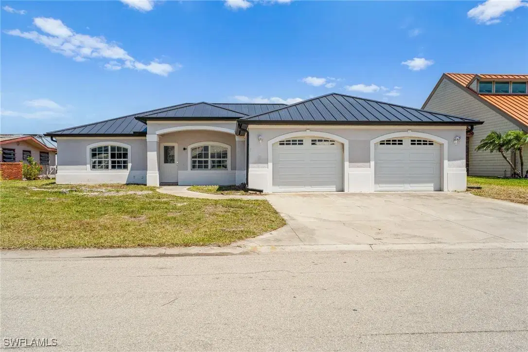 Picture of 18307 Cutlass Dr, Fort Myers Beach, FL 33931
