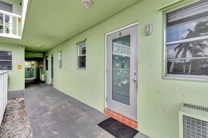 Picture of 702 N L Street 6, Lake Worth Beach FL 33460