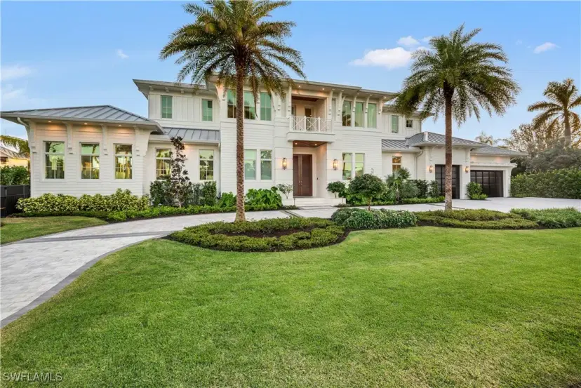 Picture of 330 Broad Ave N, Naples FL 34102