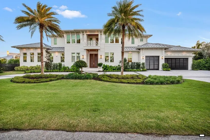 Picture of 330 Broad Ave N, Naples FL 34102