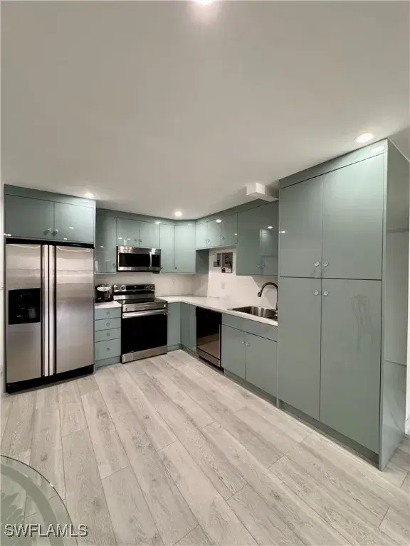 Picture of 240 W Park Dr 108-4, Miami, FL 33172