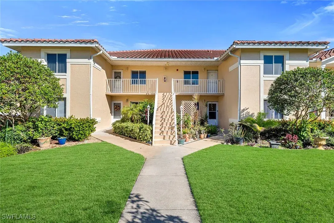 Picture of 200 Furse Lakes Cir B2, Naples, FL 34104