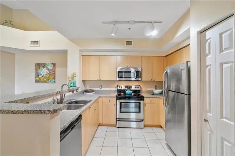 Picture of 8000 N Nob Hill Rd 304, Tamarac FL 33321