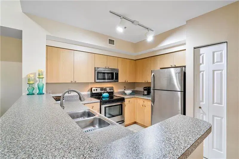 Picture of 8000 N Nob Hill Rd 304, Tamarac FL 33321