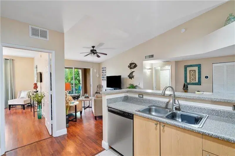 Picture of 8000 N Nob Hill Rd 304, Tamarac FL 33321