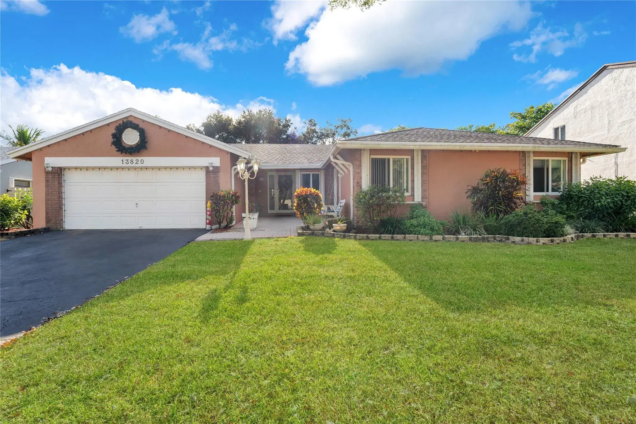 Picture of 13820 Roanoke St, Davie, FL 33325