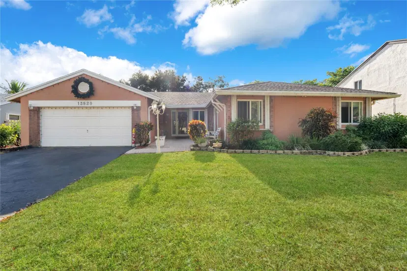 Picture of 13820 Roanoke St, Davie FL 33325