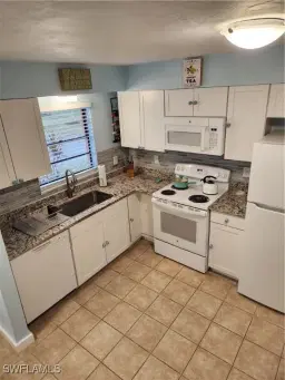 Picture of 13437 Heald Ln 9A, Fort Myers, FL 33908