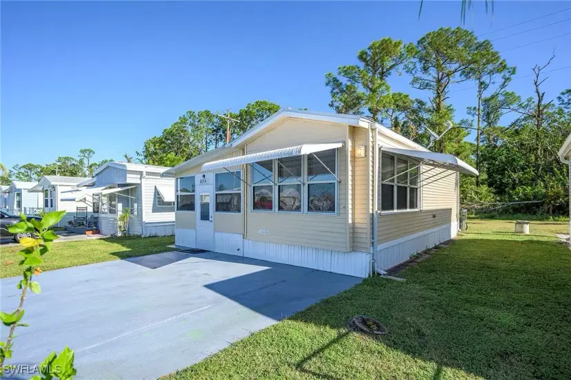 Picture of 271 Caravan Cir, North Fort Myers FL 33903