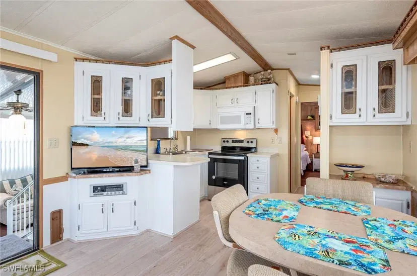 Picture of 271 Caravan Cir, North Fort Myers FL 33903