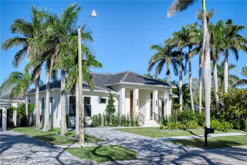 Picture of 629 10Th St N, Naples FL 34102