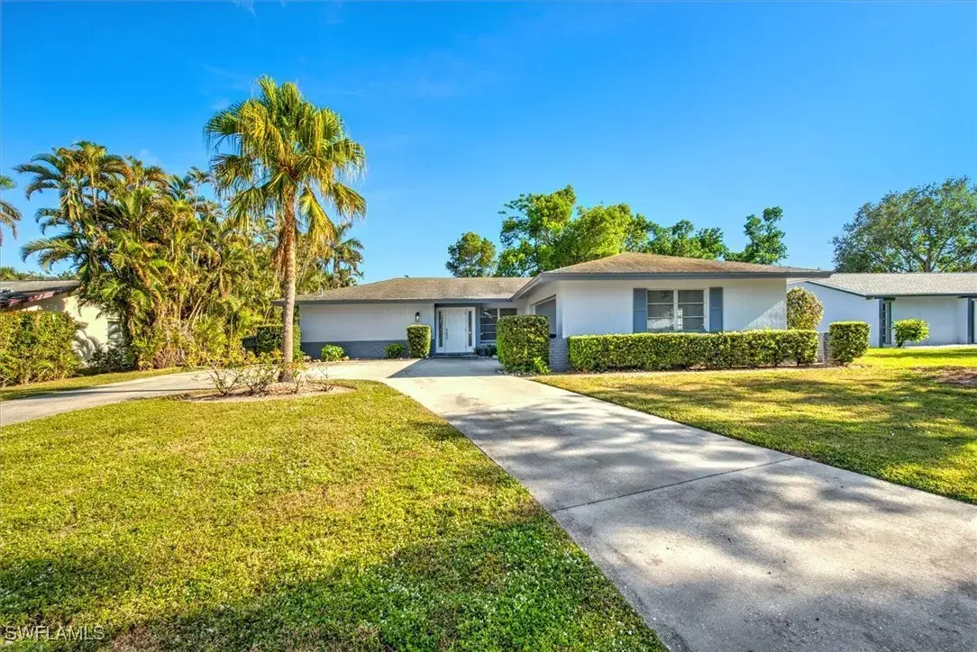 Picture of 5661 Eichen Cir E, Fort Myers, FL 33919