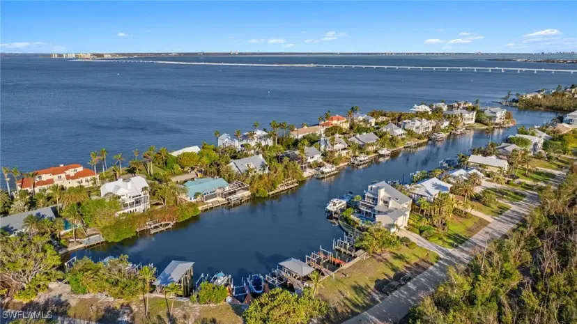 Picture of 1290 Bay Dr, Sanibel FL 33957