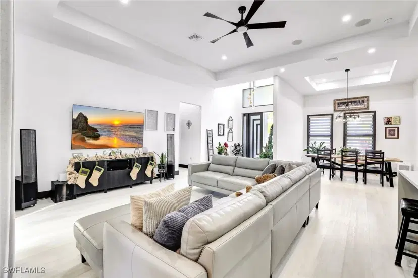 Picture of 28033 Oak Ln, Bonita Springs FL 34135