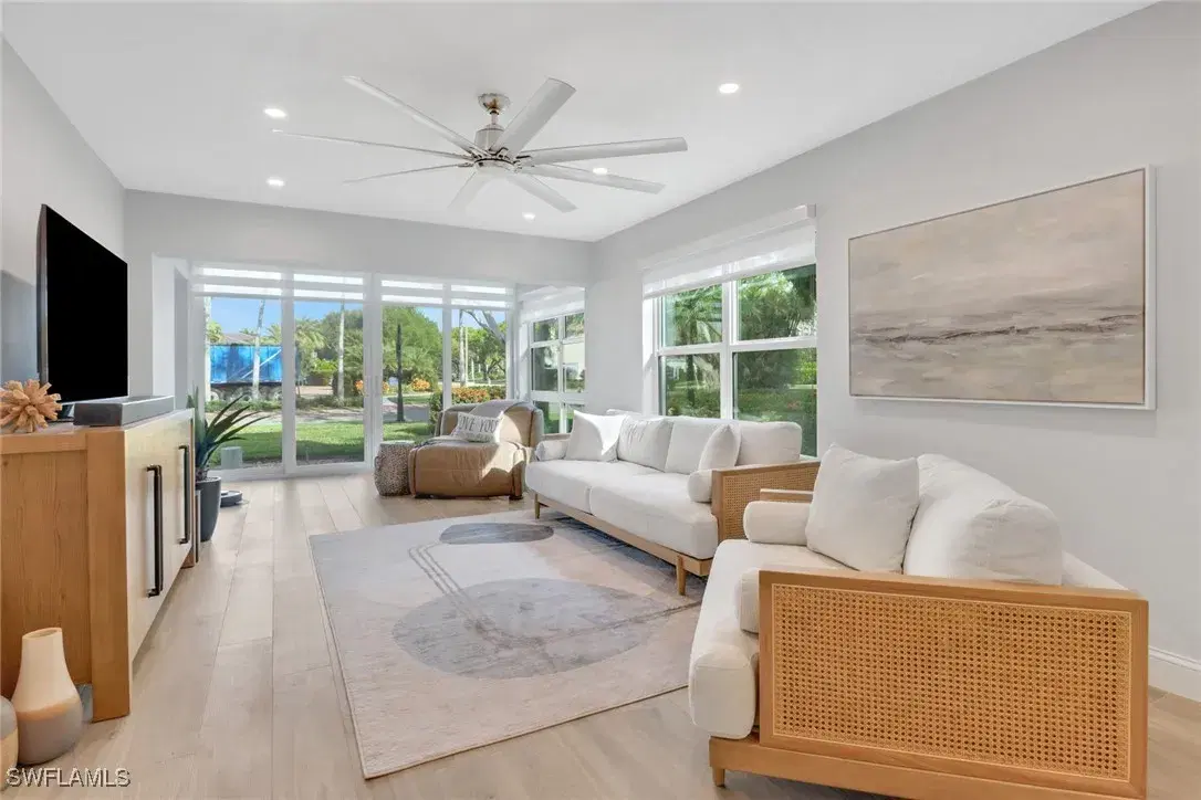 Picture of 292 Banyan Blvd 292, Naples, FL 34102