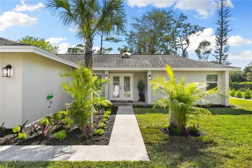 Picture of 684 Pompano Dr, Naples FL 34110