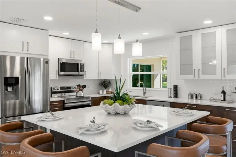 Picture of 684 Pompano Dr, Naples FL 34110
