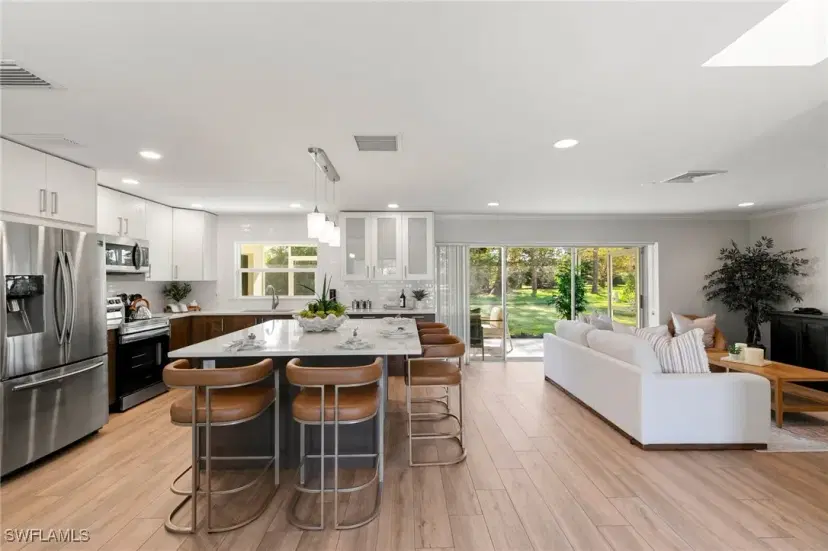 Picture of 684 Pompano Dr, Naples FL 34110