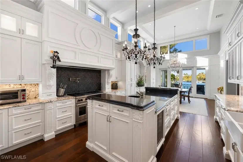 Picture of 225 Cove Ln, Naples FL 34102