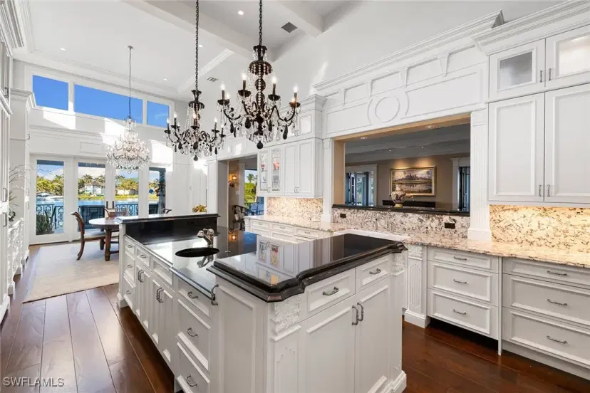 Picture of 225 Cove Ln, Naples FL 34102
