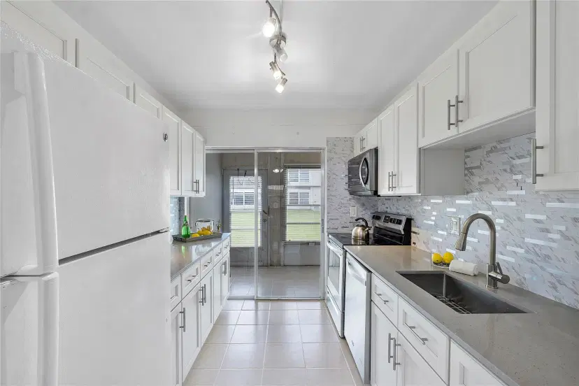 Picture of 7500 NW 5Th Ct 104, Margate FL 33063