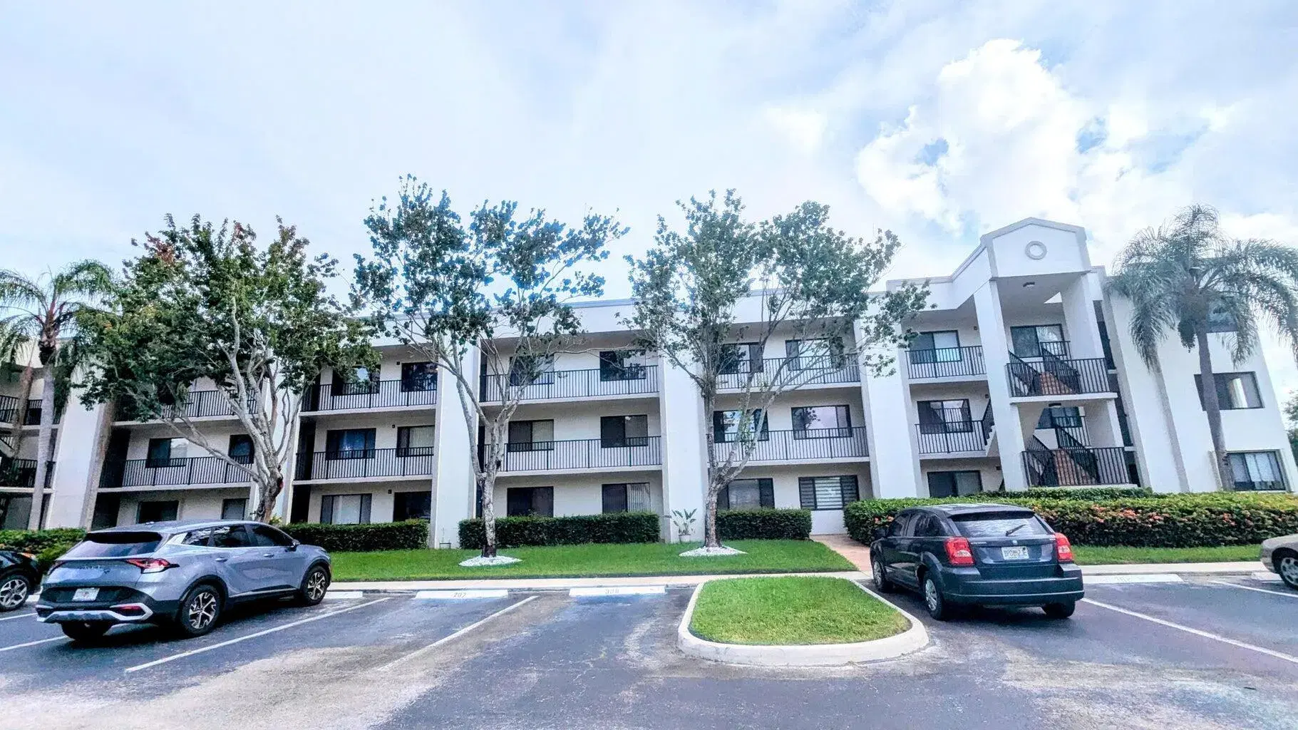Picture of 10664 W Clairmont Circle 305, Tamarac, FL 33321