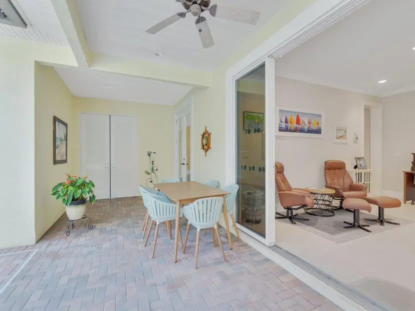 Picture of 838 Carolina Circle Sw, Vero Beach FL 32962