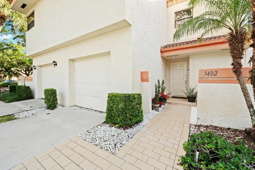 Picture of 3402 Emerald Oaks 802, Hollywood FL 33021