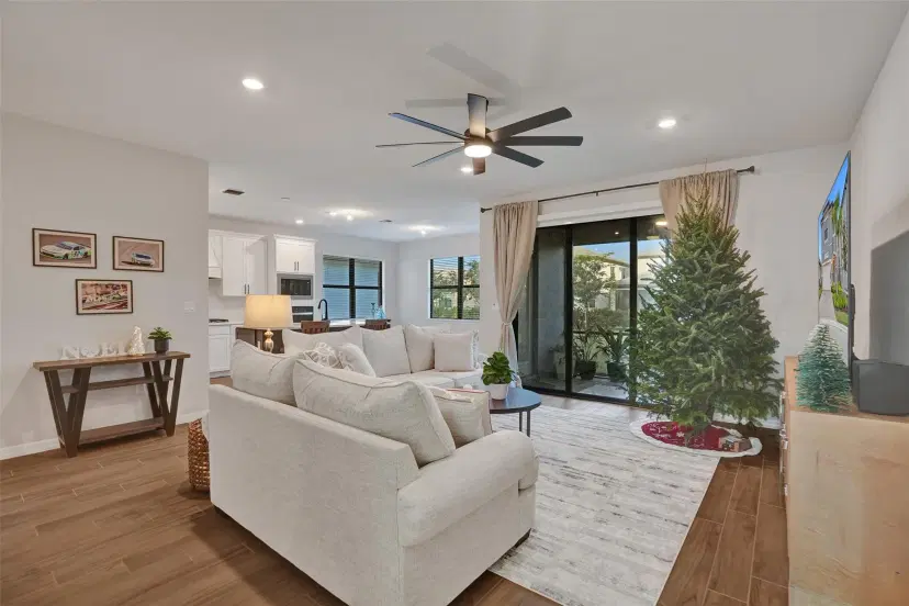 Picture of 4422 S Silverwood Ln, Fort Lauderdale FL 33309