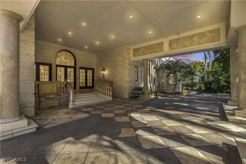 Picture of 899 Nelsons Walk, Naples FL 34102