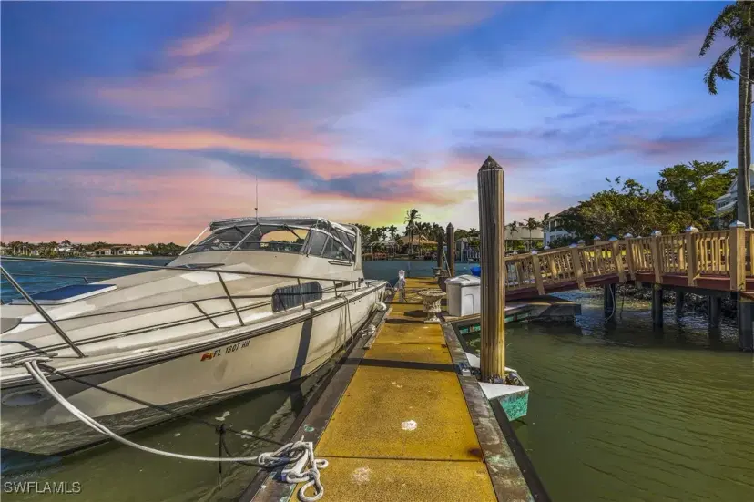 Picture of 899 Nelsons Walk, Naples FL 34102