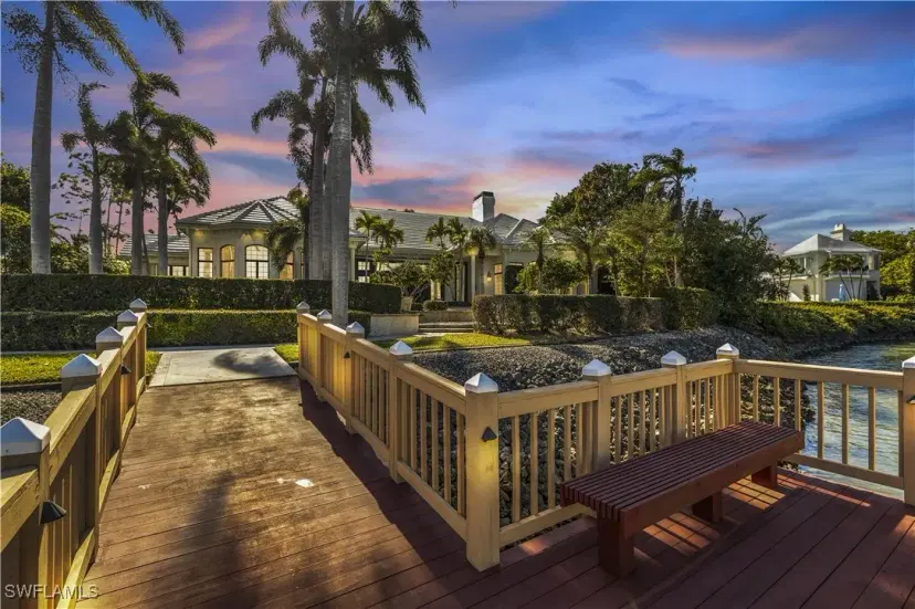 Picture of 899 Nelsons Walk, Naples FL 34102