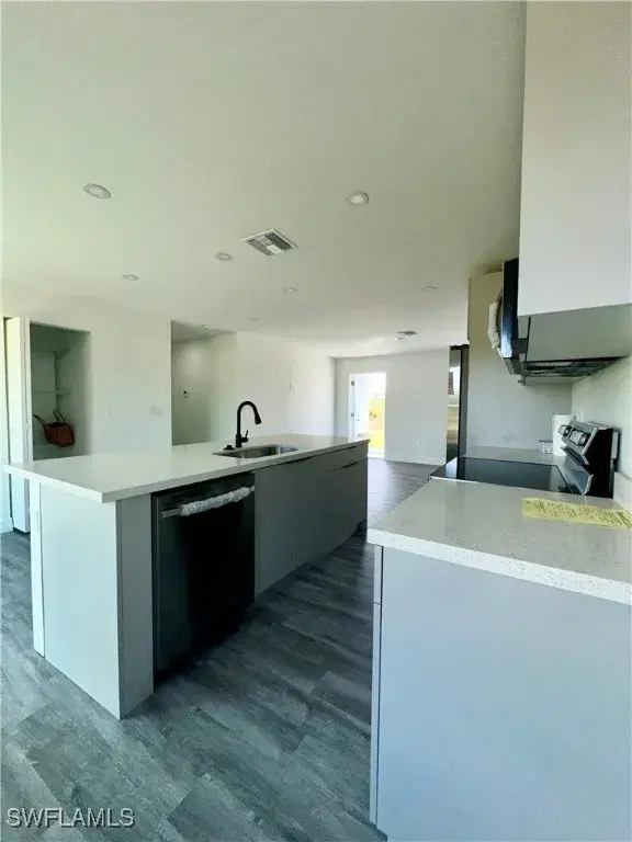 Picture of 942 Gregory St E, Lehigh Acres FL 33974