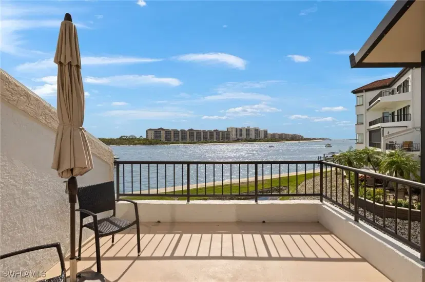 Picture of 111 La Peninsula Blvd 111, Naples FL 34113
