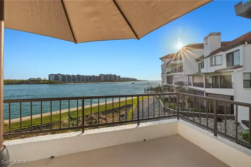 Picture of 111 La Peninsula Blvd 111, Naples FL 34113