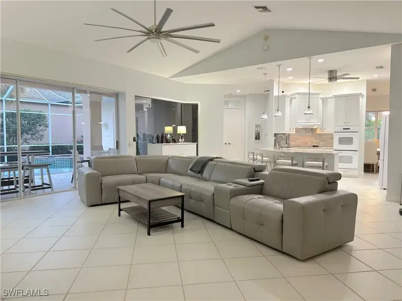Picture of 516 Eagle Creek Dr, Naples FL 34113