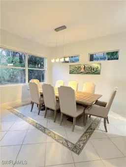 Picture of 516 Eagle Creek Dr, Naples, FL 34113