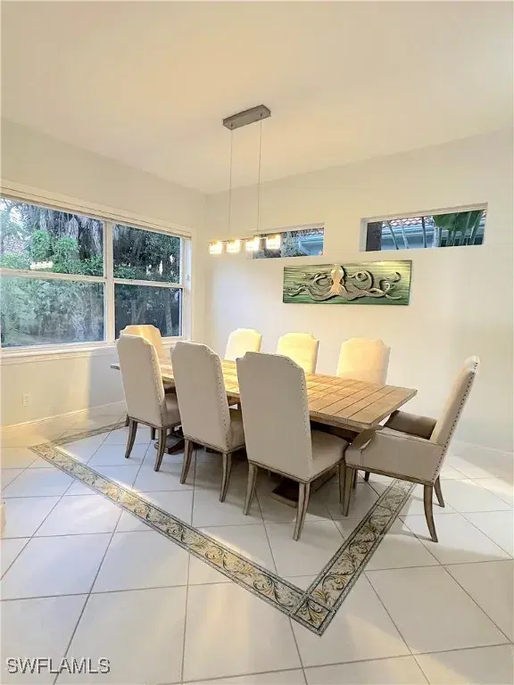 Picture of 516 Eagle Creek Dr, Naples FL 34113