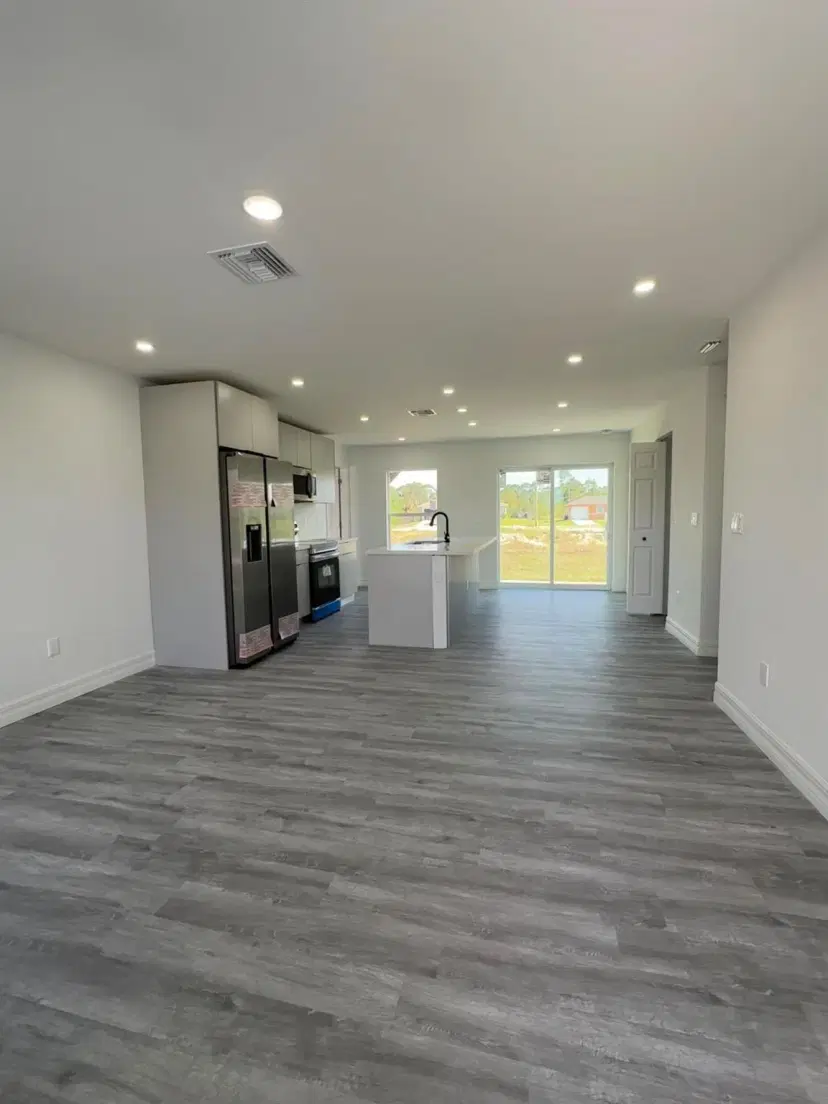 Picture of 942 Gregory Street E, Lehigh Acres FL 33974