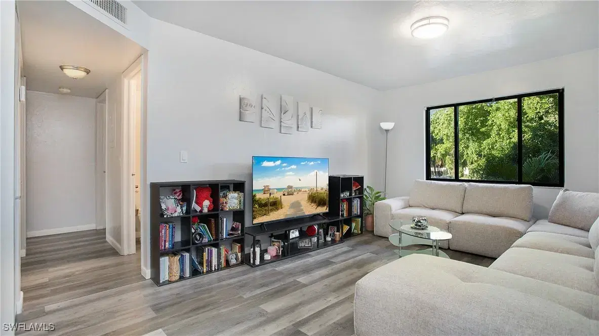 Picture of 1460 Green Valley Cir 404, Naples, FL 34104