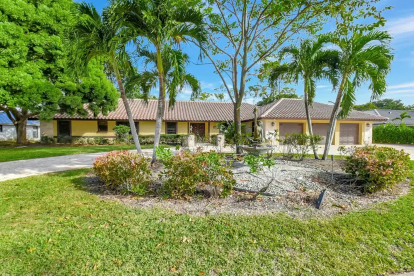 Picture of 581 S Country Club Drive, Atlantis FL 33462