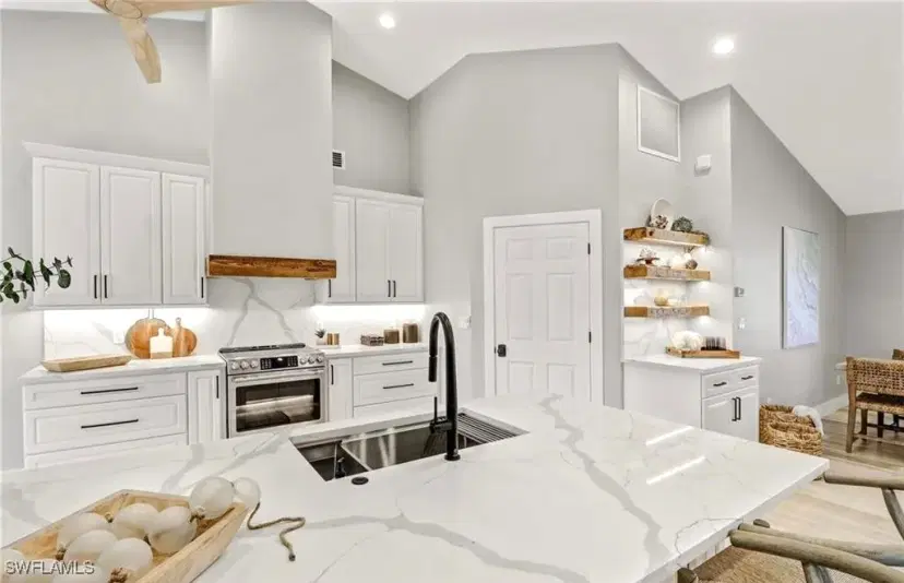 Picture of 350 Henderson Ct, Marco Island FL 34145