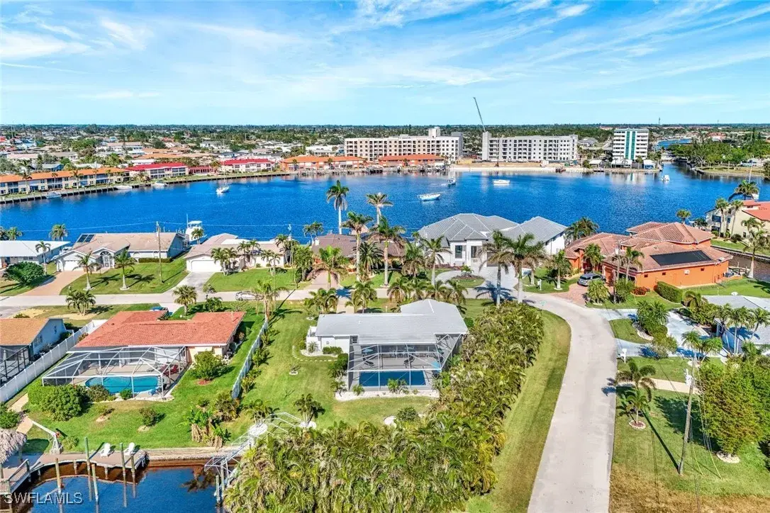 Picture of 440 Avalon Dr, Cape Coral, FL 33904