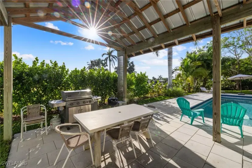 Picture of 572 7Th Ave N, Naples FL 34102
