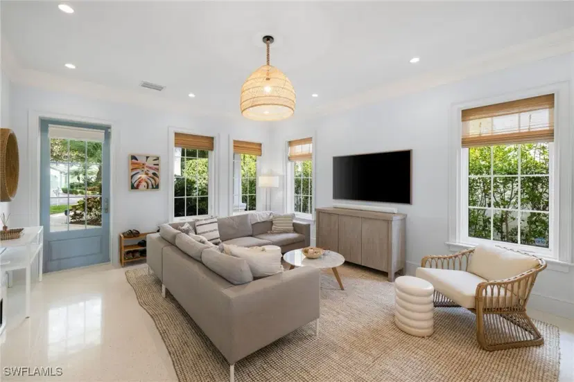 Picture of 572 7Th Ave N, Naples FL 34102