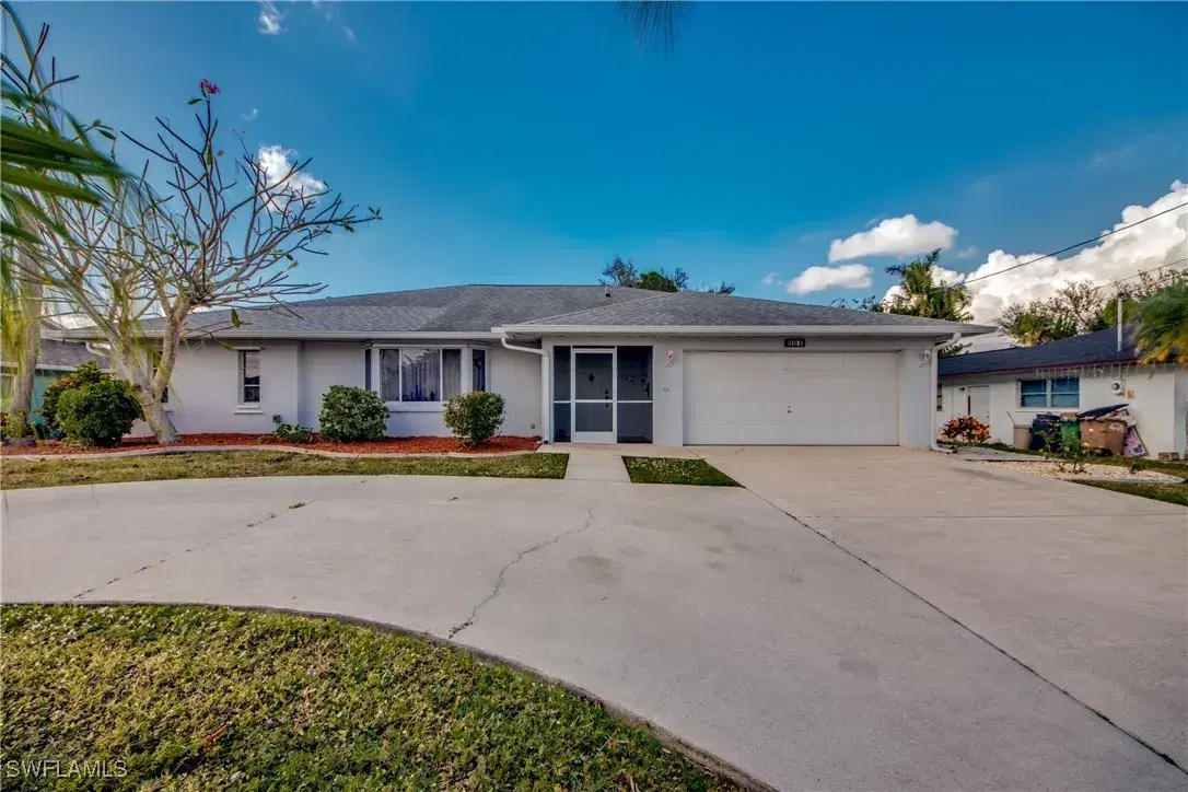 Picture of 904 SE 4Th Pl, Cape Coral, FL 33990