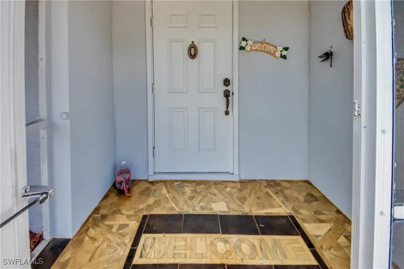 Picture of 904 SE 4Th Pl, Cape Coral FL 33990
